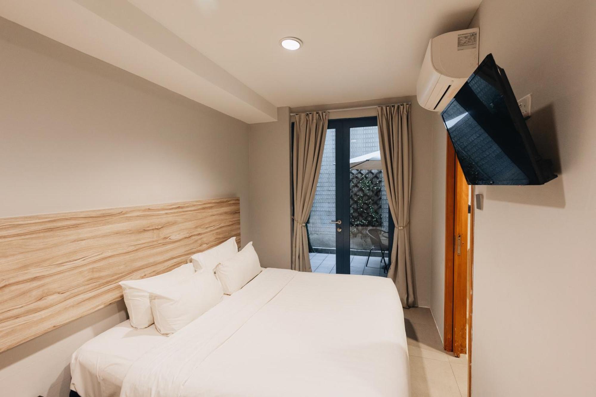 Deluxe King Room Balcony